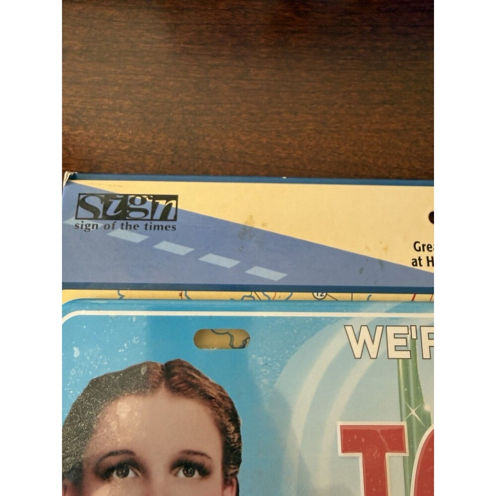 Wizard Of Oz TOTO We’re Not In Kansas Anymore License Plate NEW Sealed - Picture 3 of 4